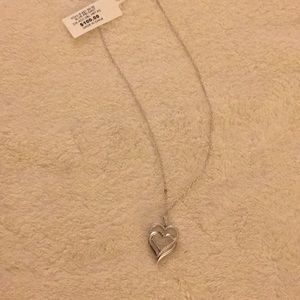 New with tags heart necklace